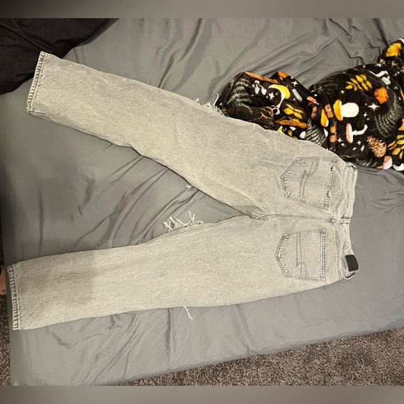 American eagle mom jeans never worn tags still on - Picture 3 of 3